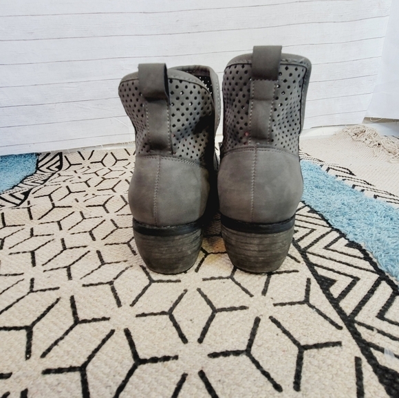 Natural Reflections Reena Gray Ankle Boots, sz 8.5 - Picture 6 of 15